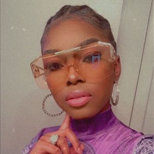 Meet your Posher, Destiney